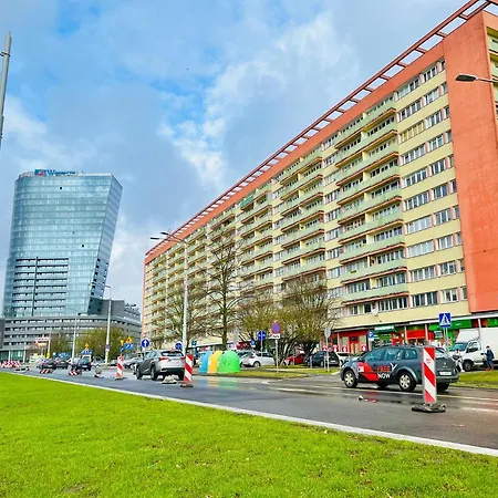 Centrum Wyzwolenia Lägenhet